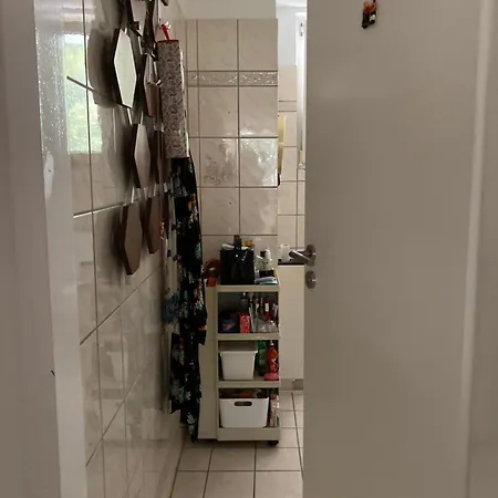 Grosse Tolle Unterkunft, Gemeinsame Nutzung Von Bad Und Kueche Apartment